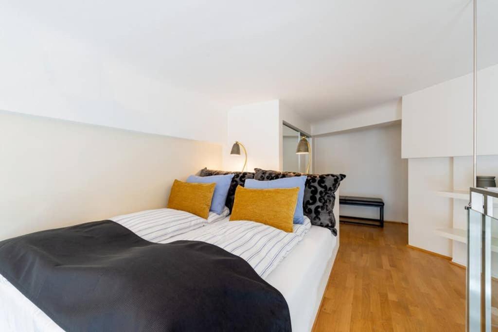 Nordic Host Luxury Apts - Prinsens Gate - Large Mezzanine Studio Осло Екстериор снимка